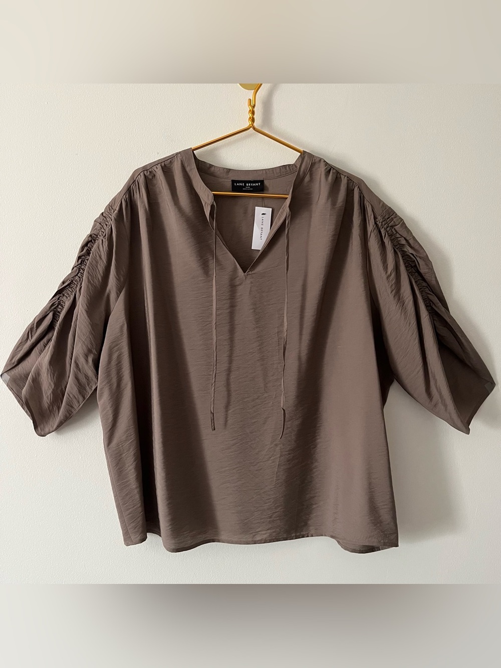 Lane Bryant NWT Taupe Lightweight Silky Relaxed Top Ruched Sleeves 18 20 XXL